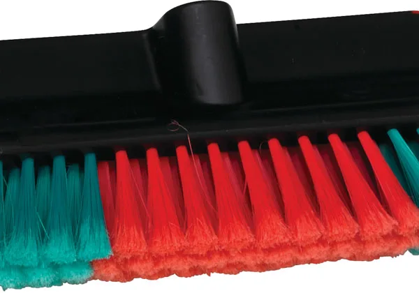 Vikan Washing Brush 524752 - kątowa szczotka z przepływem do mycia dużych powierzchni